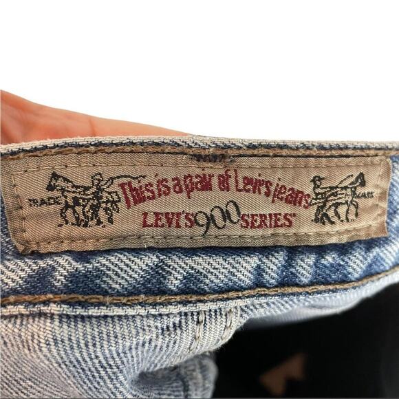 Vintage Levi’s 900 series brown tab relaxed fit high rise tapered leg jeans - Picture 5 of 8